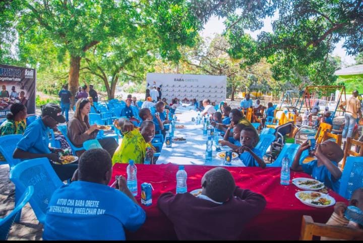 220 CHILDREN. ONE TABLE. A SHARED SENSE OF BELONGING.